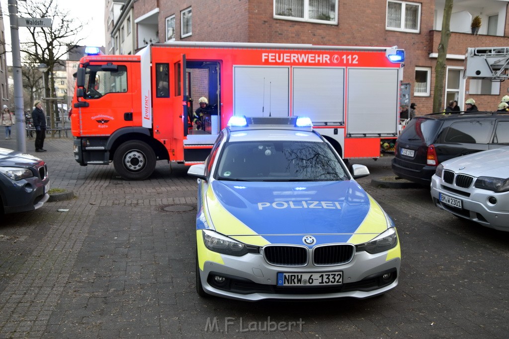 Feuer 1 Koeln Vingst Hesshofplatz P31.JPG - Miklos Laubert